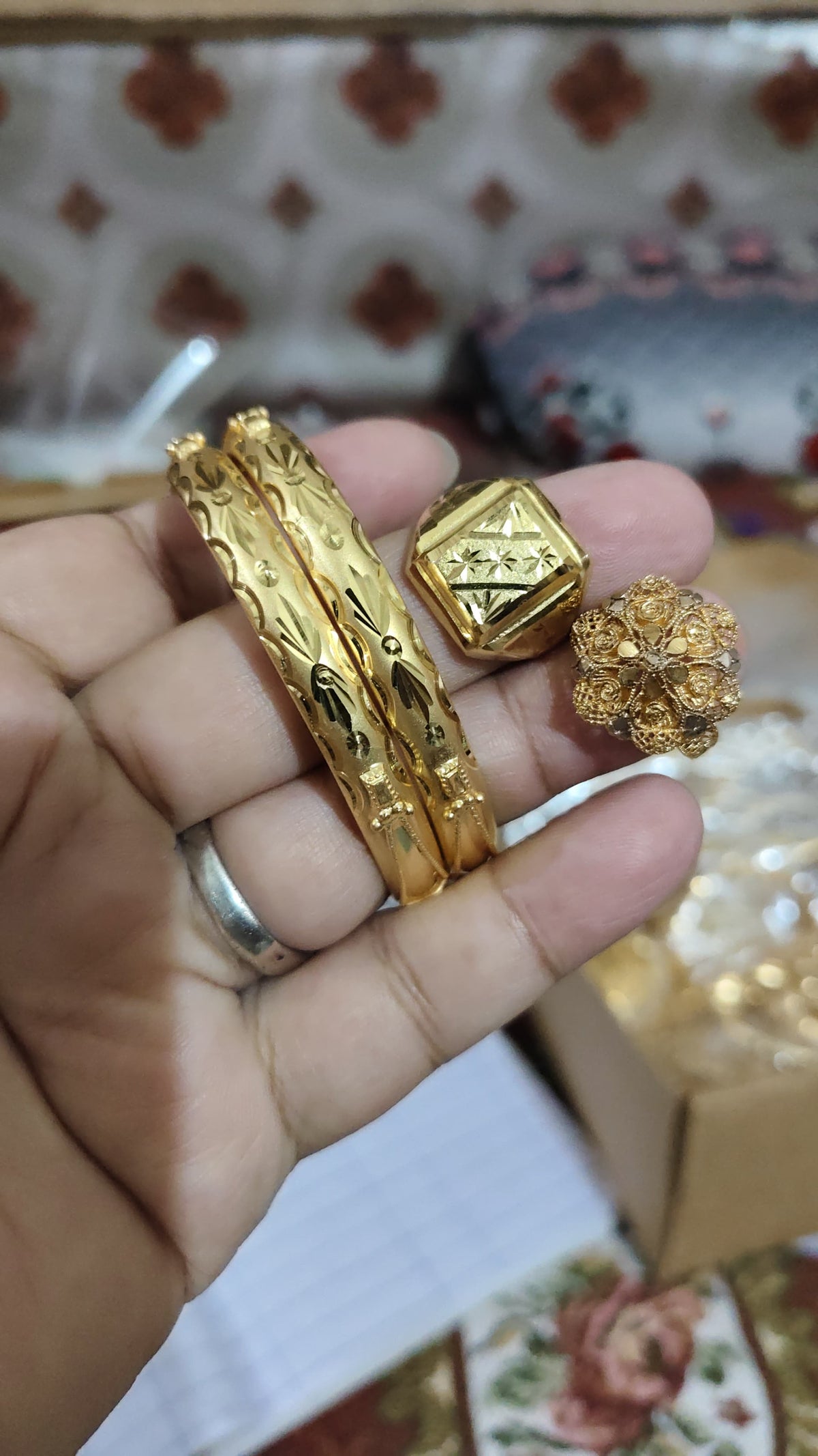 Happy Couple Gold plated Deal